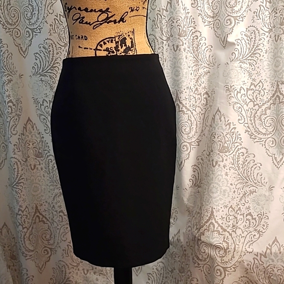 Zara Women Black Pencil Skirt slit in back zip up side size M - Picture 1 of 7